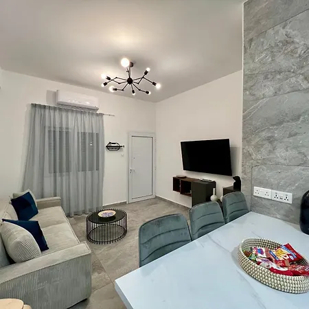 Hotell Fatcow Livadhia